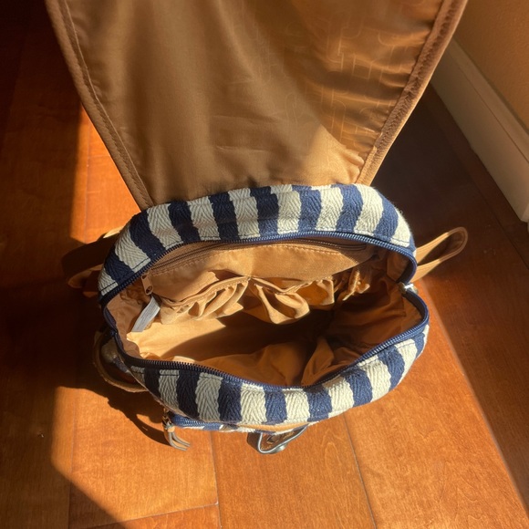 Small Backpack - Picture 3 of 4